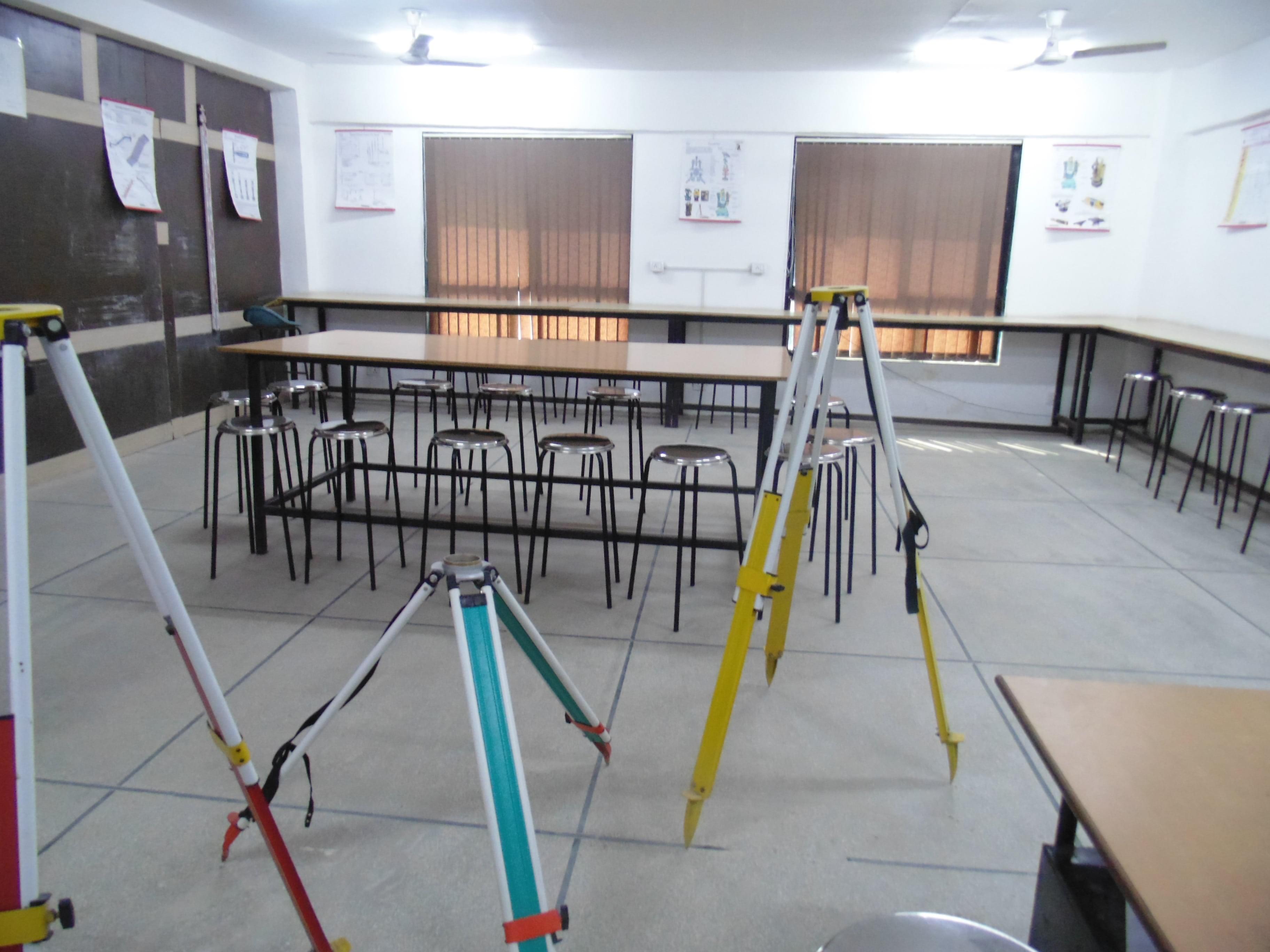 School of Pharmacy, Rai University Ahmedabad Laboratory photo 3